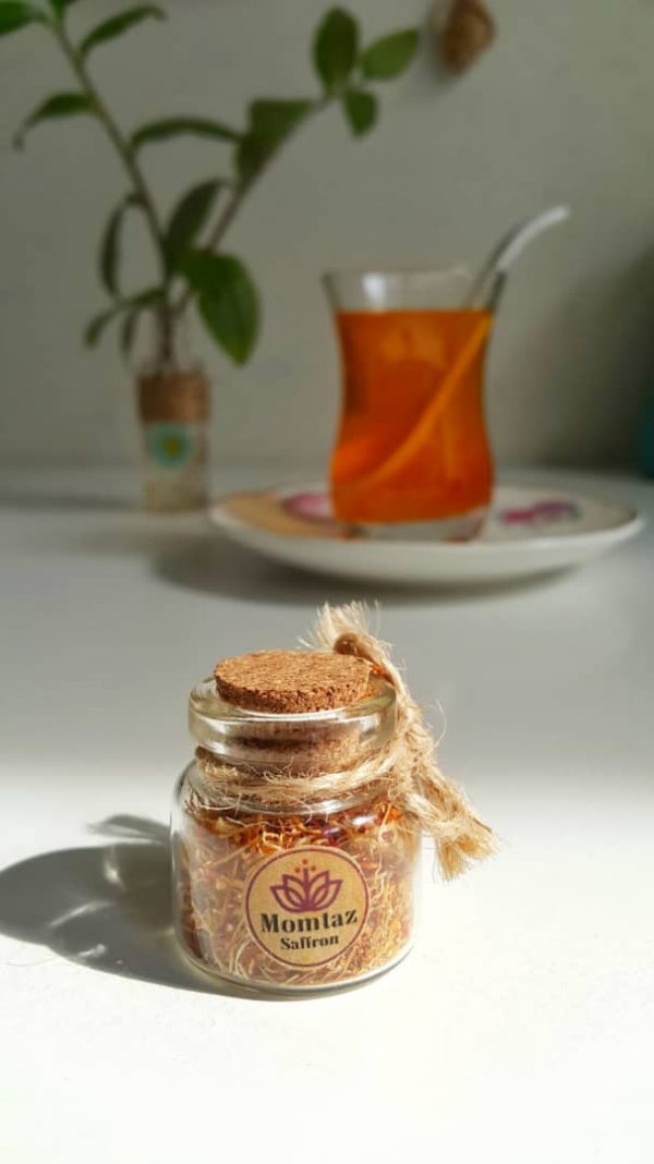 ریشه زعفران داخل شیشه در چوب پنبه ای